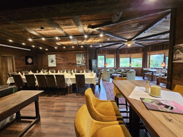 Almhof Festlich gedeckt